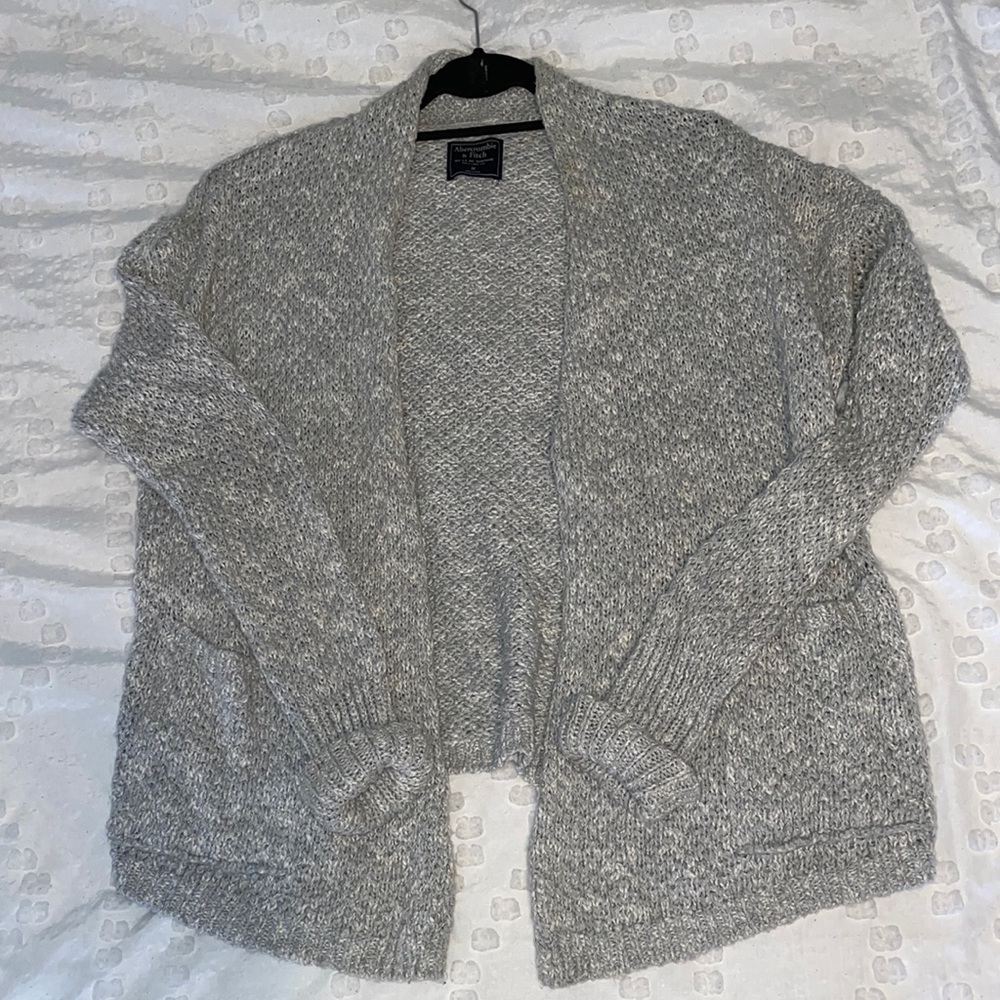 ABERCROMBIE & FITCH Gray Knit Cardigan. Size Medium.